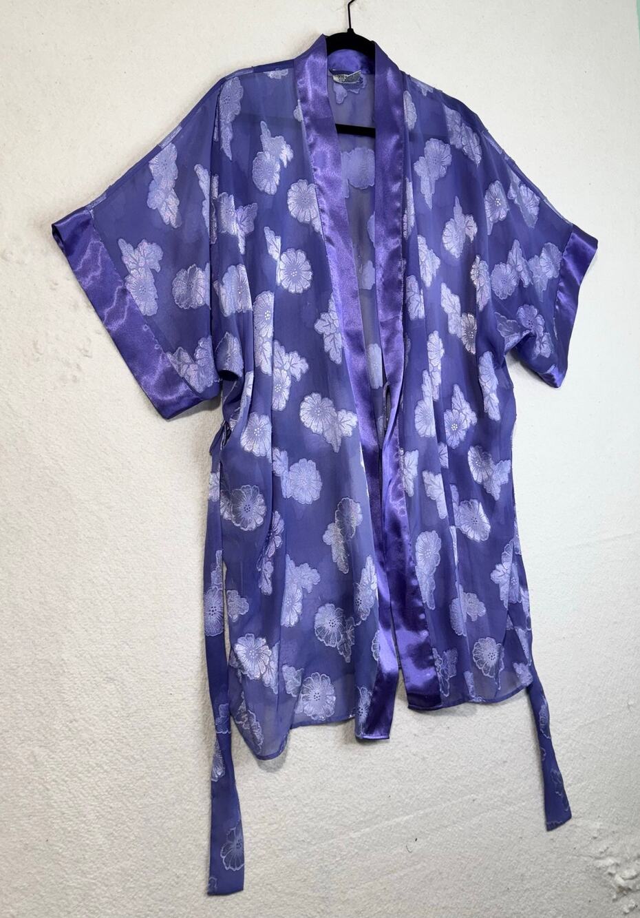 Morgan Taylor MT Semi Sheer Purple Floral Pattern Kimono Satin Robe Medium/Large